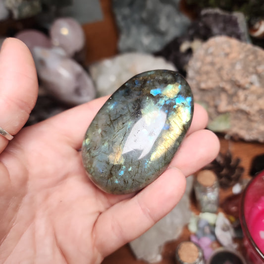 Labradorite Palmstone