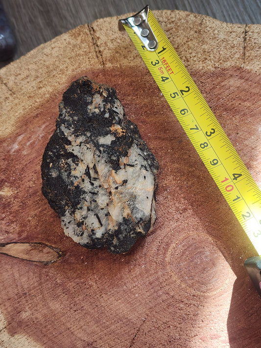 Tourmaline in quartz chunk