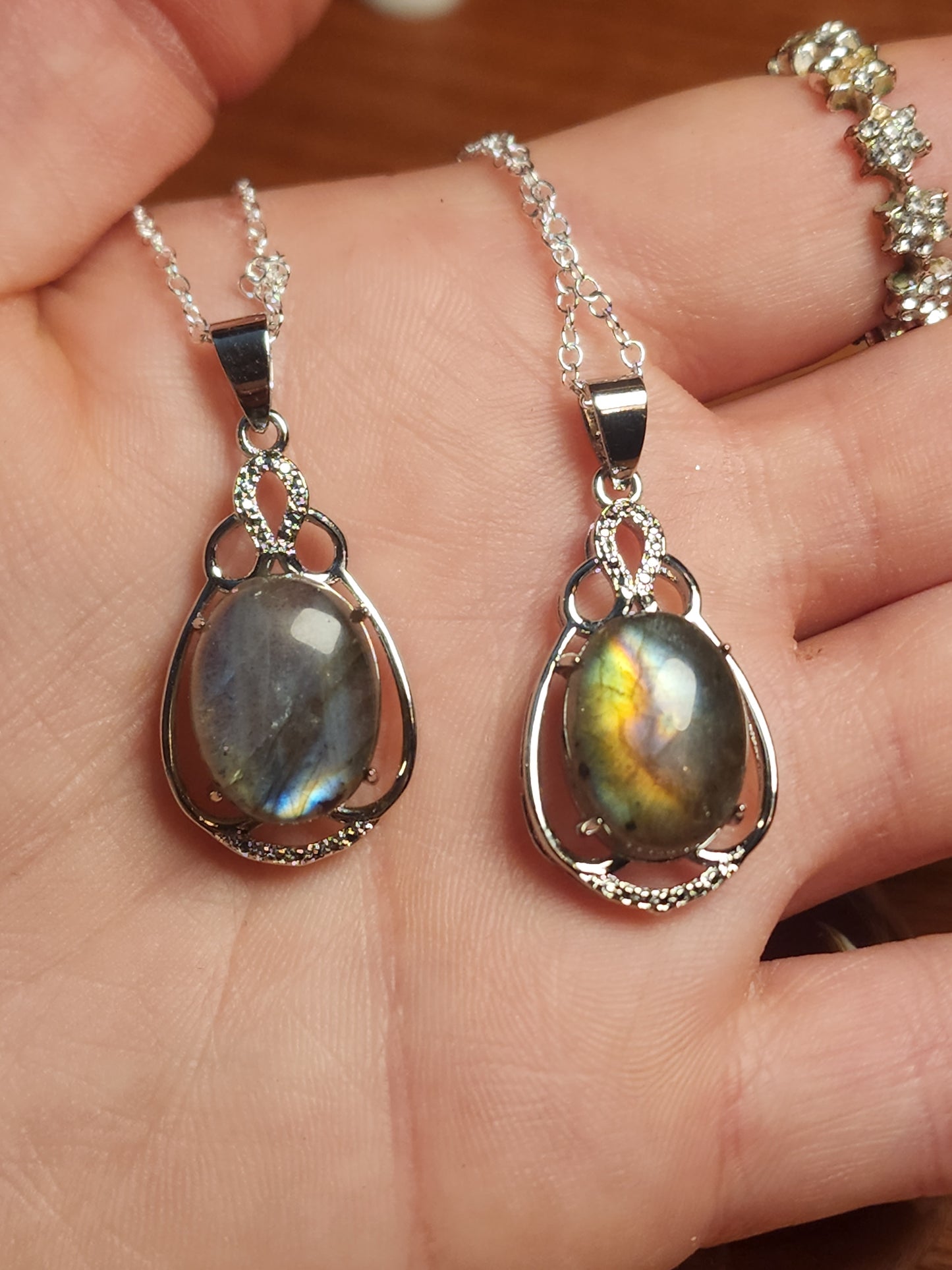 Flashy labradorite necklace